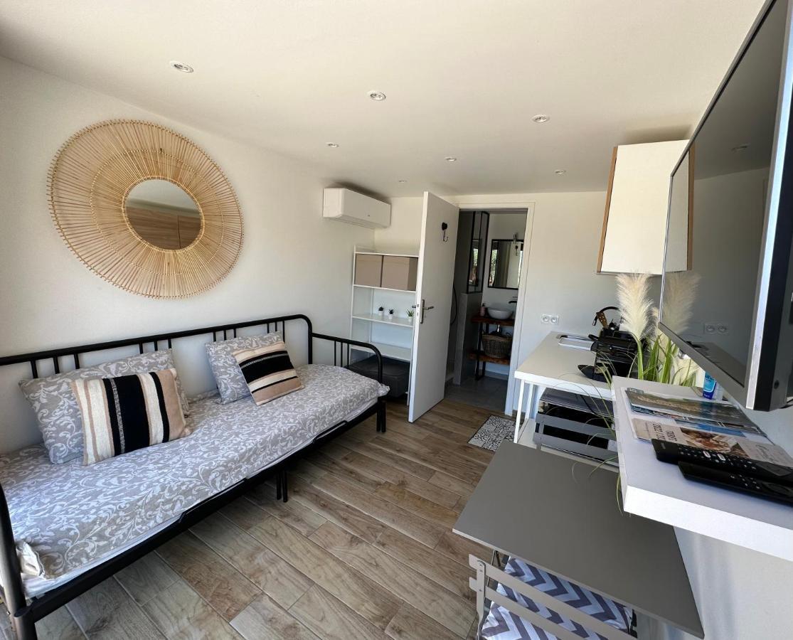 Studio Collobrieres Vue Sur Village מראה חיצוני תמונה